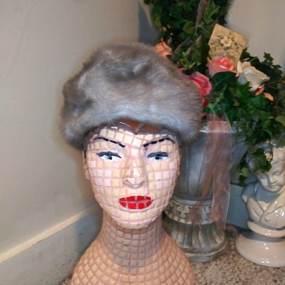 Vintage 50-60's, Silver/Gray Mink Jackie O Style Pill Box Hat, Designed By Nikki - Picture 13 of 13